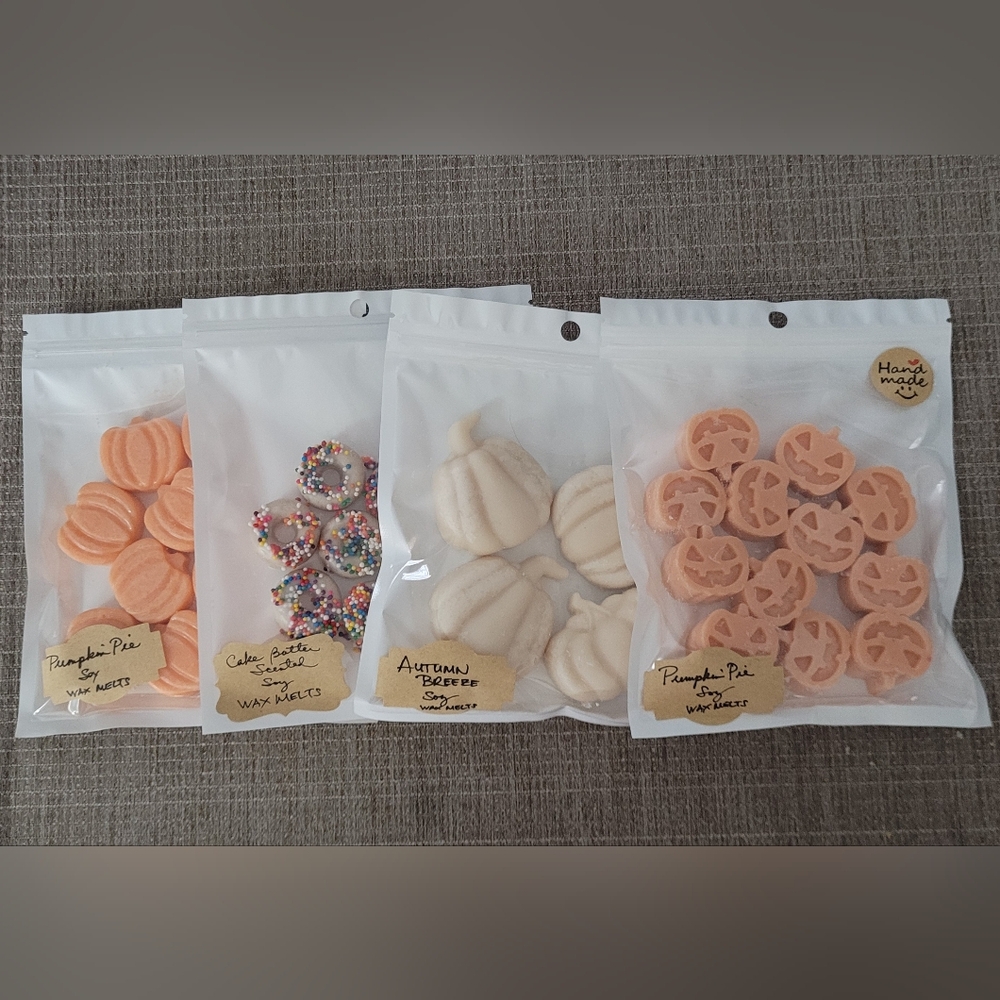 Handmade Candy Cane Scented Soy Wax Melts - Picture 4 of 5